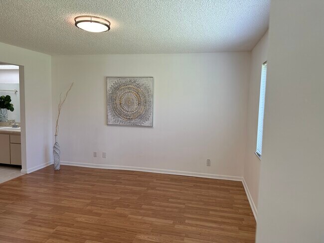 Building Photo - 142 Palm Dr