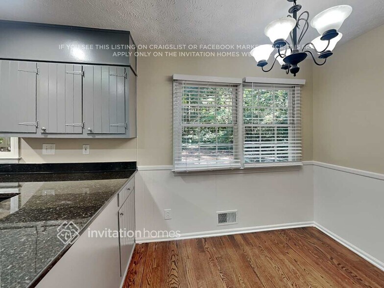 Building Photo - 2729 E Sudbury Ct