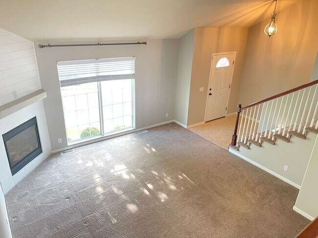 Building Photo - Comfortable 3-Bedroom Home in Desirable Millard West Area - $2,095