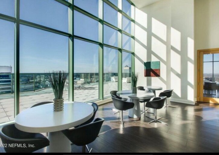 Building Photo - 1431 Riverplace Blvd