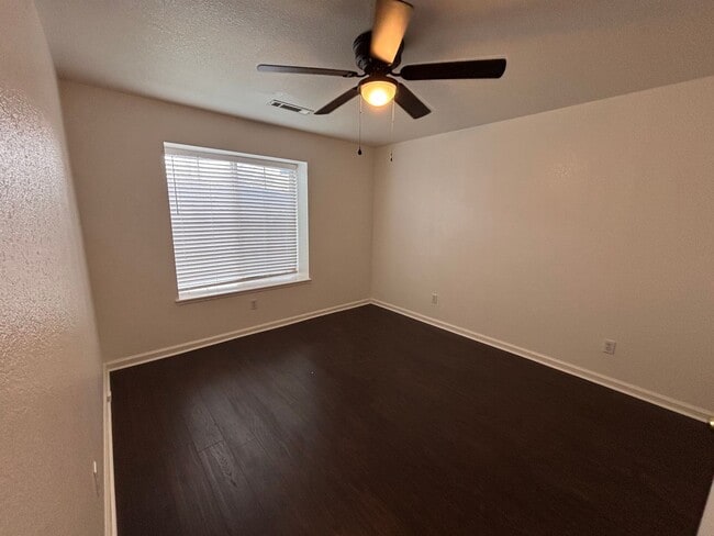 Building Photo - 427 Sheepcamp Dr