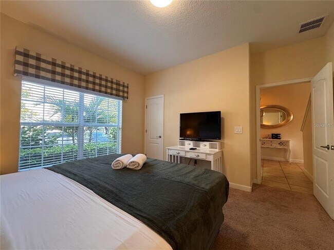 Building Photo - 3075 Beach Palm Ave