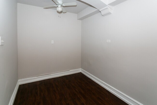 Building Photo - 6748 N Ashland Ave