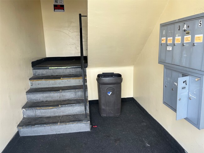 Building Photo - 134 W Main St