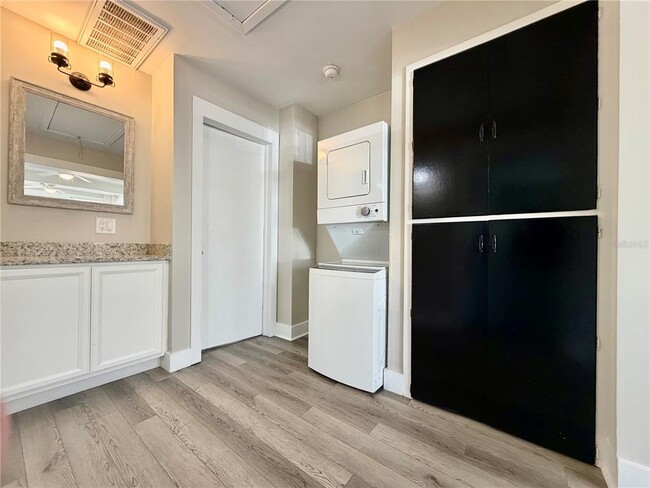 Building Photo - 103 4th St SE