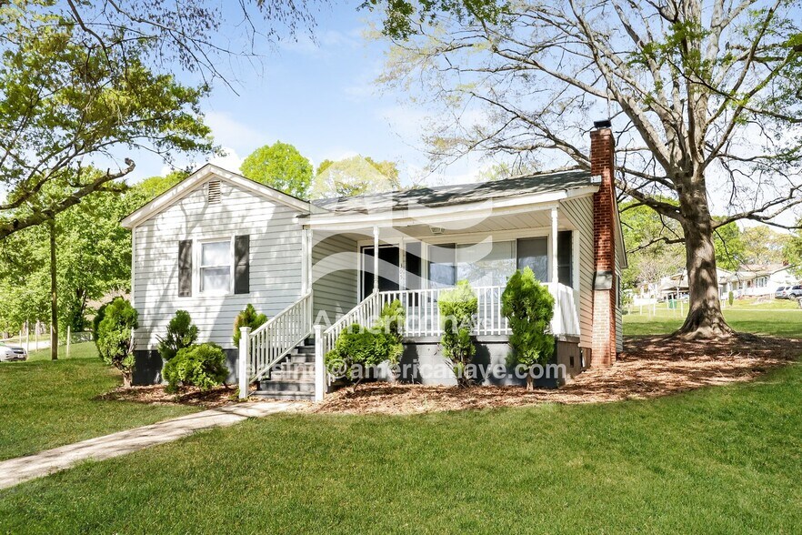 Building Photo - 305 River Dr