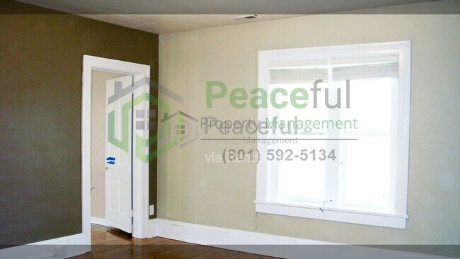 Building Photo - 215 D St E