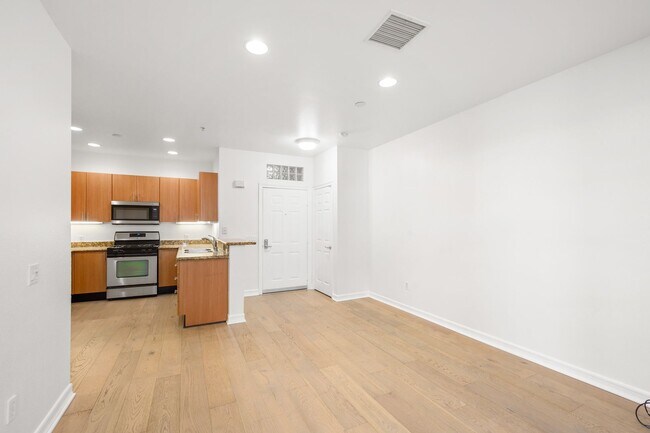 Building Photo - East Village 2 Bedroom at Union Square! 2 Parking Spaces!
