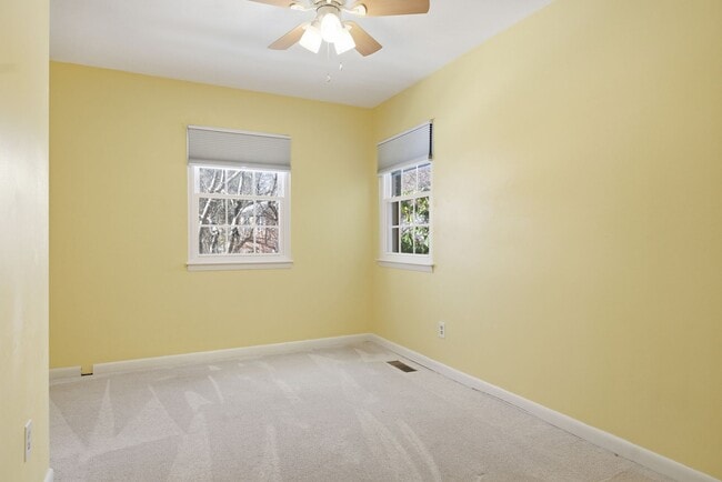 Building Photo - Two-Bedroom Townhouse Near Bus Line – Pet Friendly