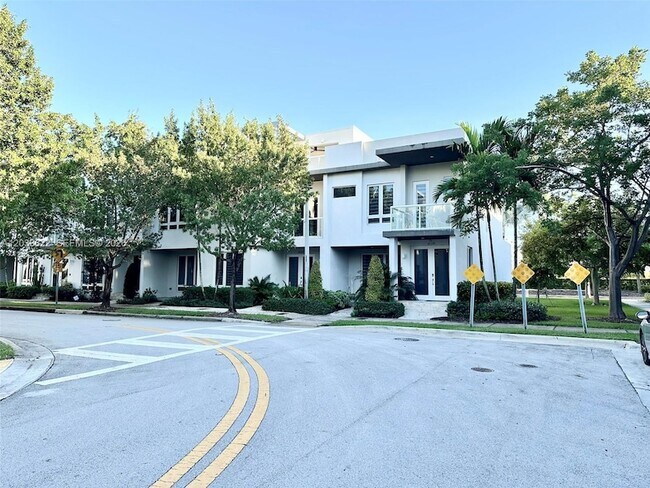 Building Photo - 10560 NW 63rd Terrace