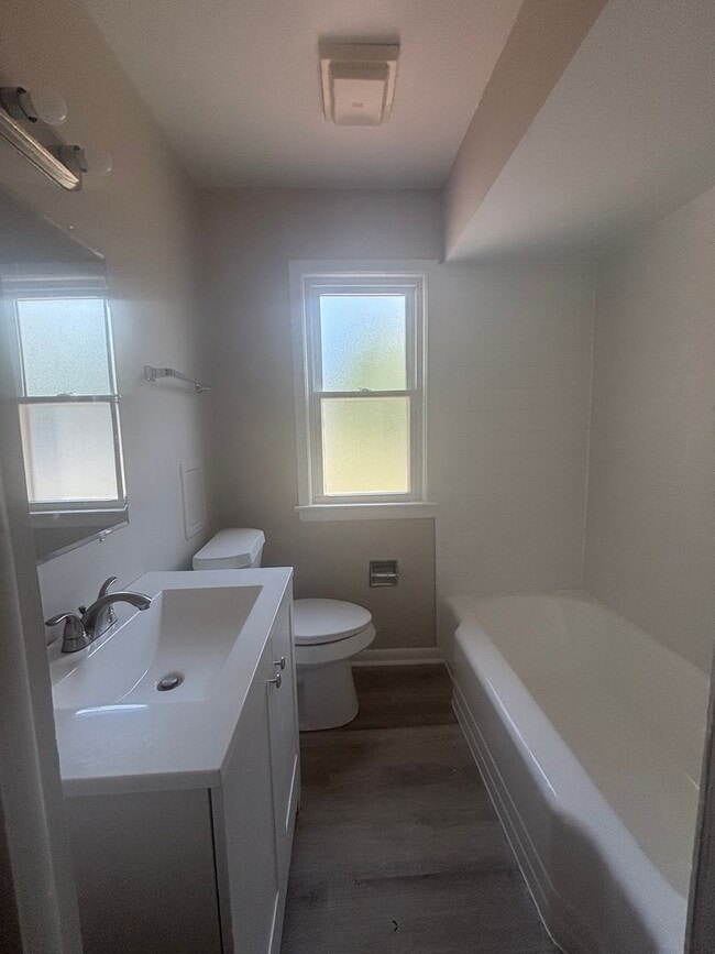 Building Photo - Update 3 Bed - Single Family