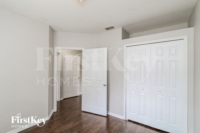 Building Photo - 3332 Rogue St