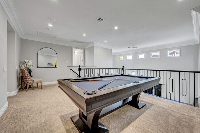Building Photo - Entertainers dream