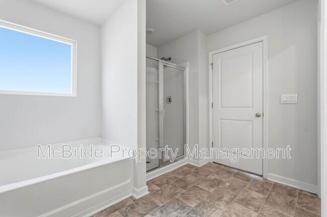 Building Photo - 1407 Deer Hollow