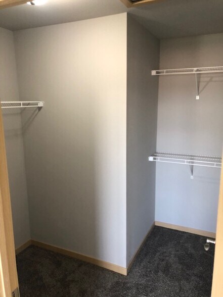 Building Photo - 6048 Driscoll Dr