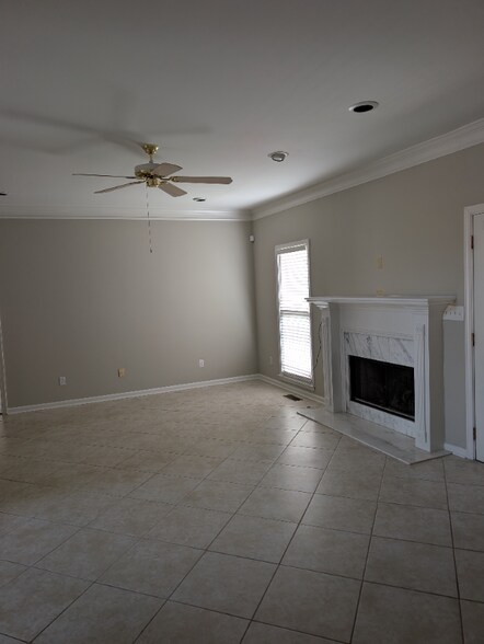 Building Photo - 1009 Saddlecreek Pkwy