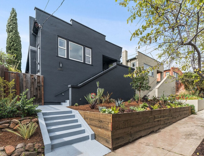 Building Photo - 3815 Coolidge Ave