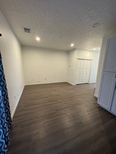 Building Photo - 509 N Trixie Ave