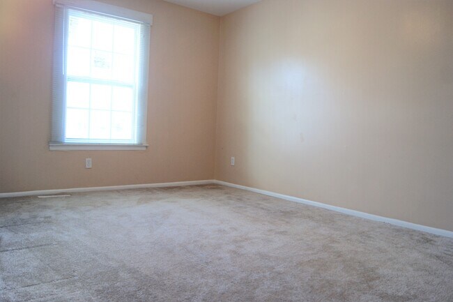 Building Photo - Charming 3 Bedroom/1.5 Bathroom Townhome in Edgewood, MD!