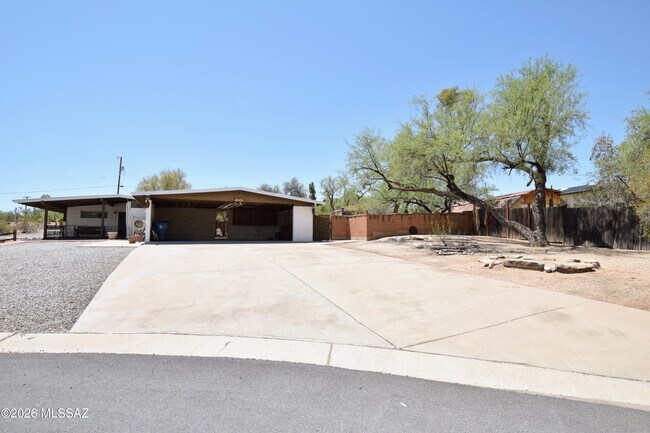 Building Photo - 6902 E Big Bear Dr