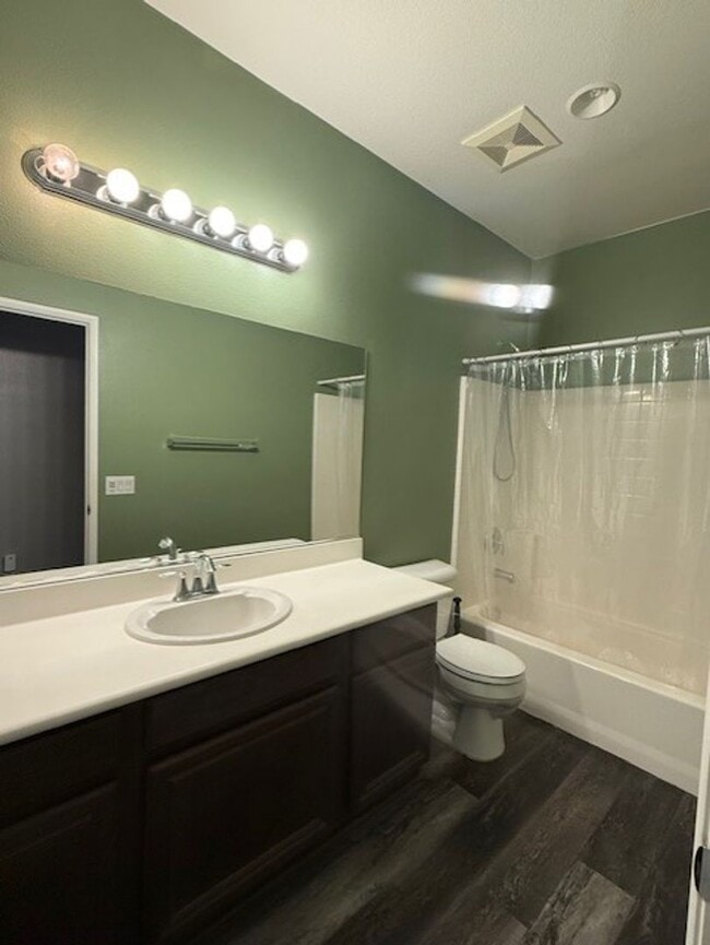 Building Photo - Home with Solar in Gated Sonora Wells