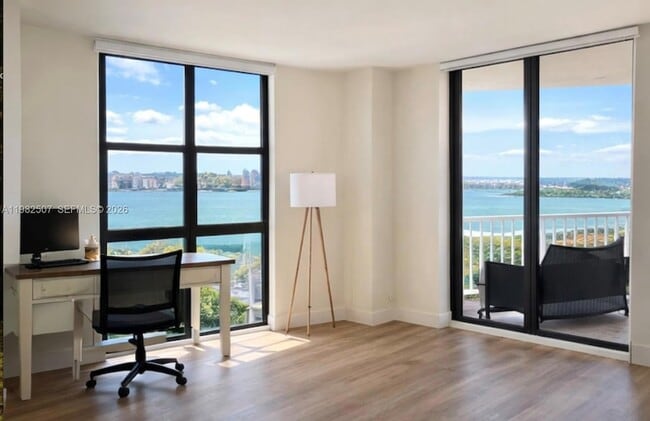 Building Photo - 2000 Towerside Terrace