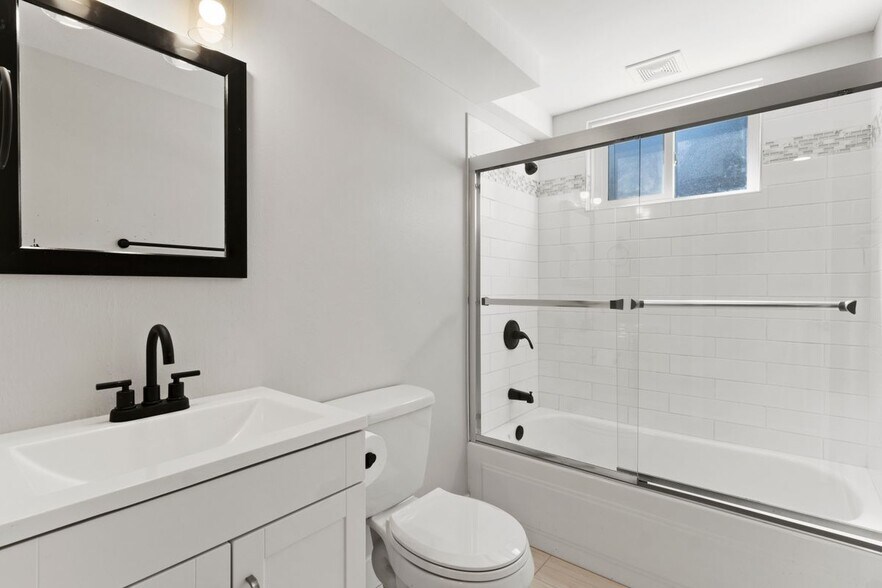 Building Photo - 2903 W 39th Ave