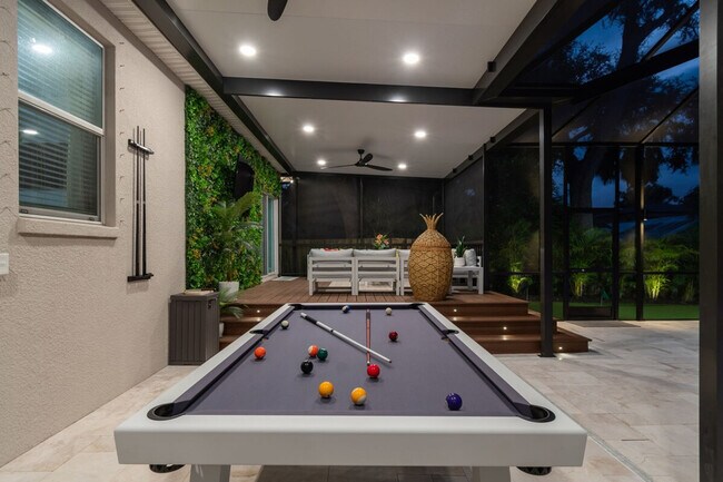 Building Photo - 109 W Hollywood St