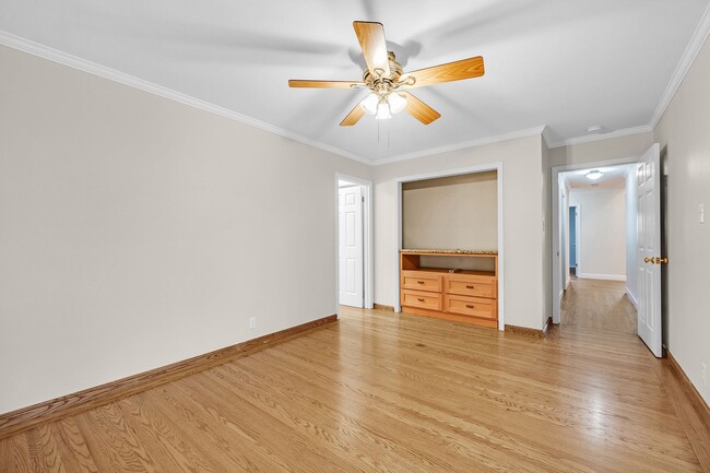 Building Photo - Stunning San Carlos 5 bedroom 4 bathroom House Available now