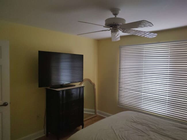 Building Photo - 997 Spinnaker Ct