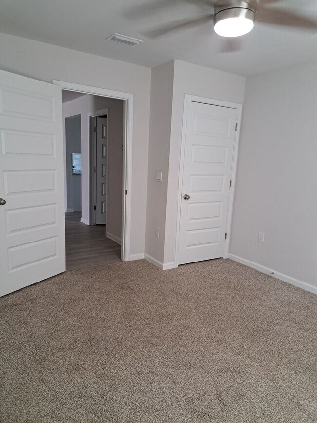 Building Photo - 4897 Shurer Ln
