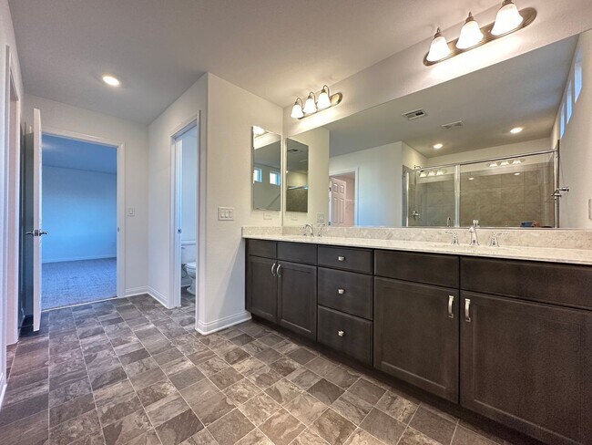 Building Photo - Robindale & Westwind