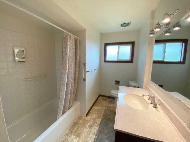 Building Photo - Price reduced! Nicely updated kitchen in t...