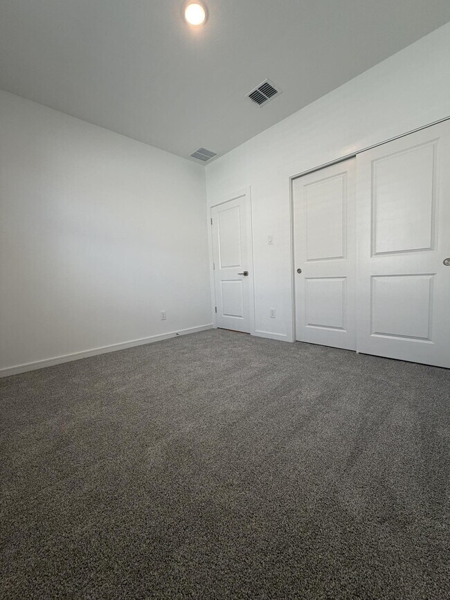 Building Photo - 8338 Bay Oaks Dr