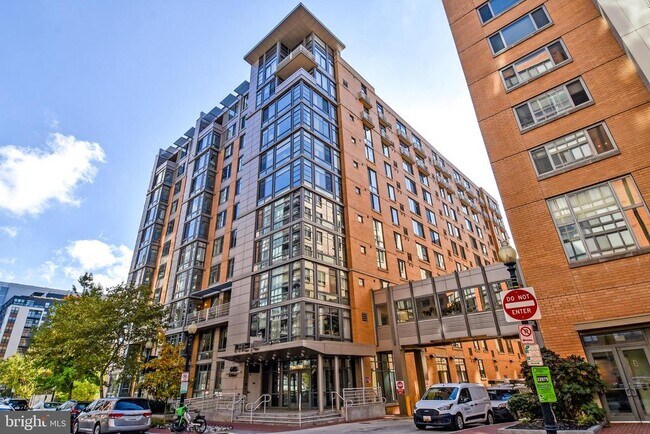 Building Photo - 440 L St NW