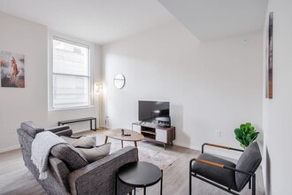 Building Photo - 1 W 4th St