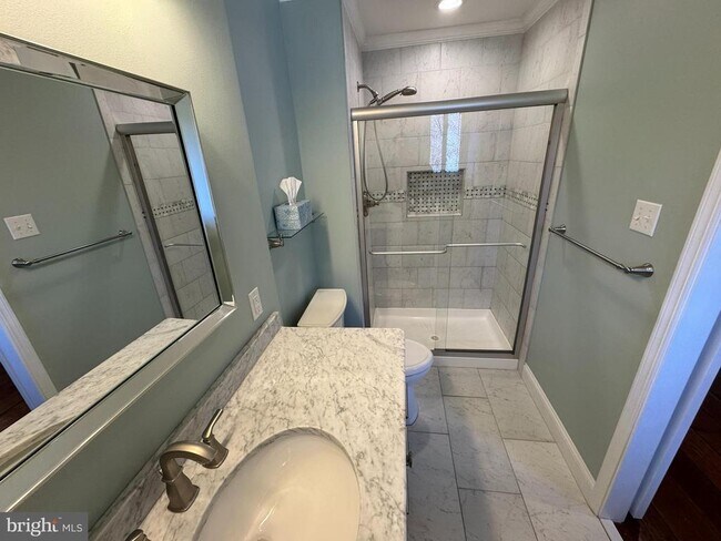 Building Photo - 1002 Worthington Dr