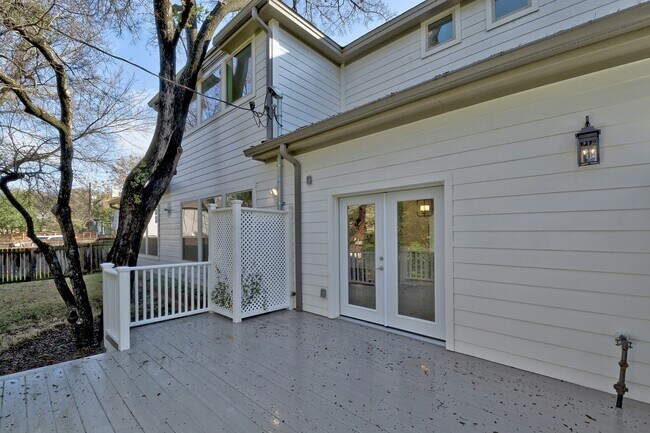 Building Photo - 2400 Winsted Ln