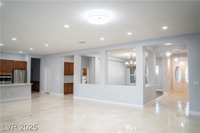 Building Photo - 5527 Breecher Ave