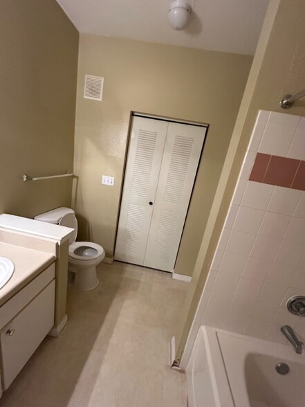 Building Photo - 9558 Lake Chase Island Way