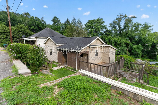 Building Photo - 138 Austin Ave