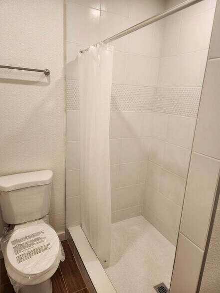 Building Photo - 914 N Olive St