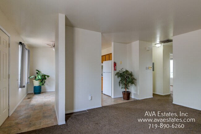 Building Photo - 531 S Angus Ave