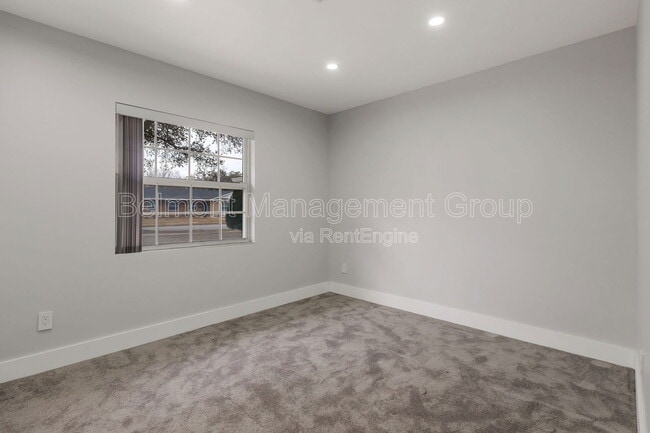 Building Photo - 283 N Ranger Blvd