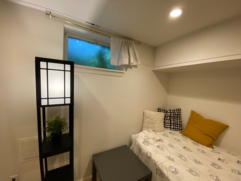 Room # 6 - 4427 Nebraska Ave NW