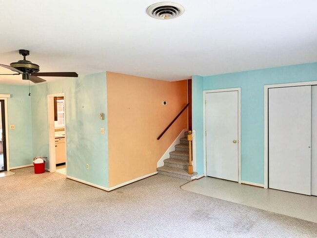 Building Photo - LARGE HOUSE CLOSE TO DAHLGREN!