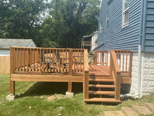 Building Photo - 460 Bluff Dr