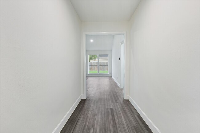 Building Photo - 4832 Whispering Falls Dr