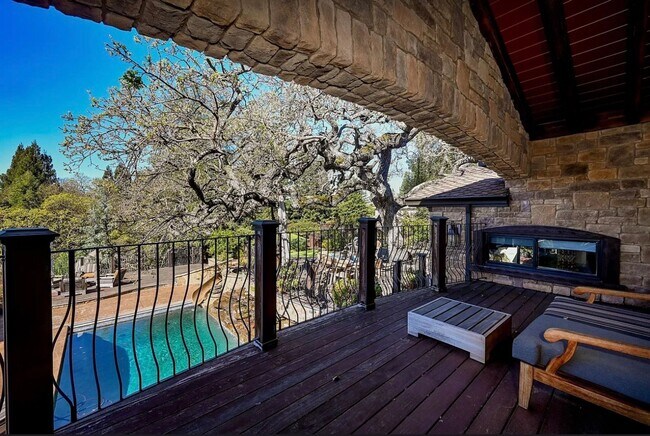 Building Photo - 6 Bed 4 Bath In Alamo