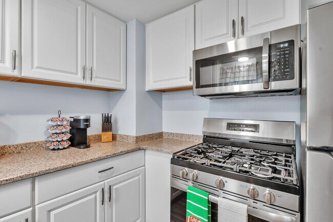 Building Photo - Furnished 4-Bedroom Single-Family Home in Cheektowaga